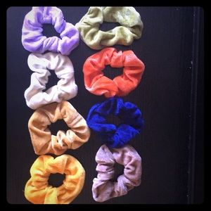 A pack of 8 Scrunchies